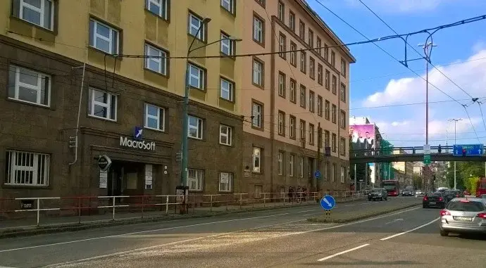 Pohľad na budovu zo Štefánikovej ulice